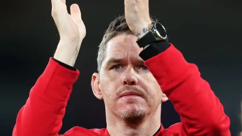 Women's Super League: Manchester United boss Marc Skinner leaves role