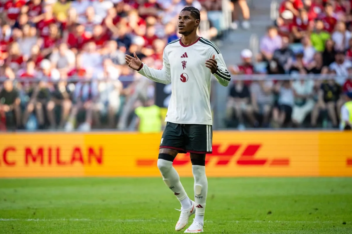 Marcus Rashford thanks Jamie Carragher for shutting down Gary Neville over Manchester United transfer talk - Goal.com